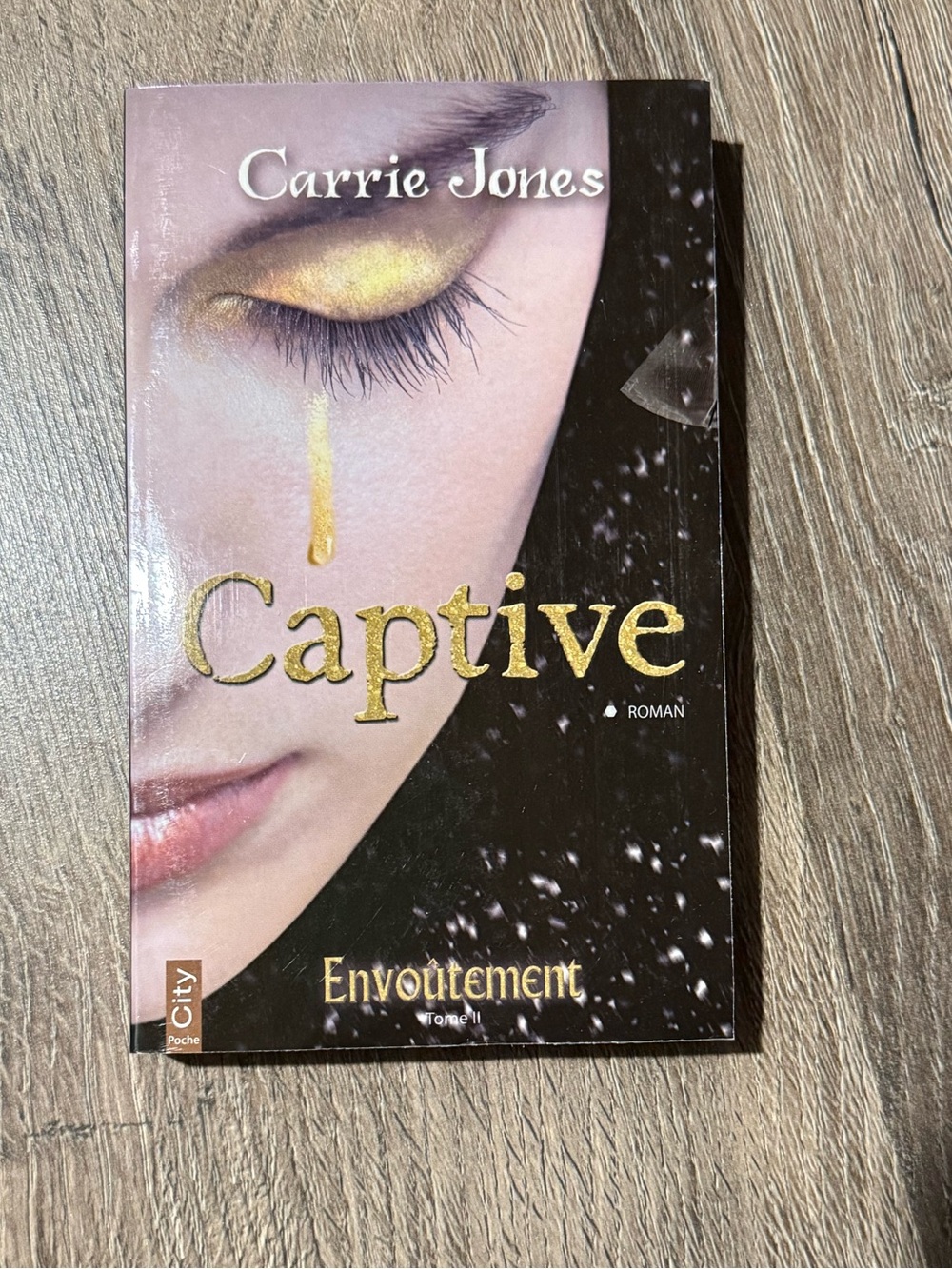Captive by Carrie Jones - Livre 2 -French Edition